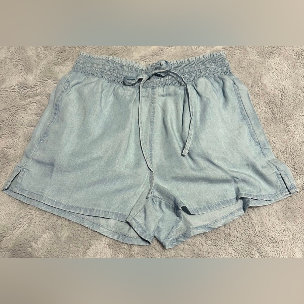 New NWT Light Denim look Chambray shorts size XS extra small